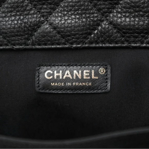 CHANEL QUILTED XXL TRAVEL FLACK 
BLACK - Picture 7 of 12